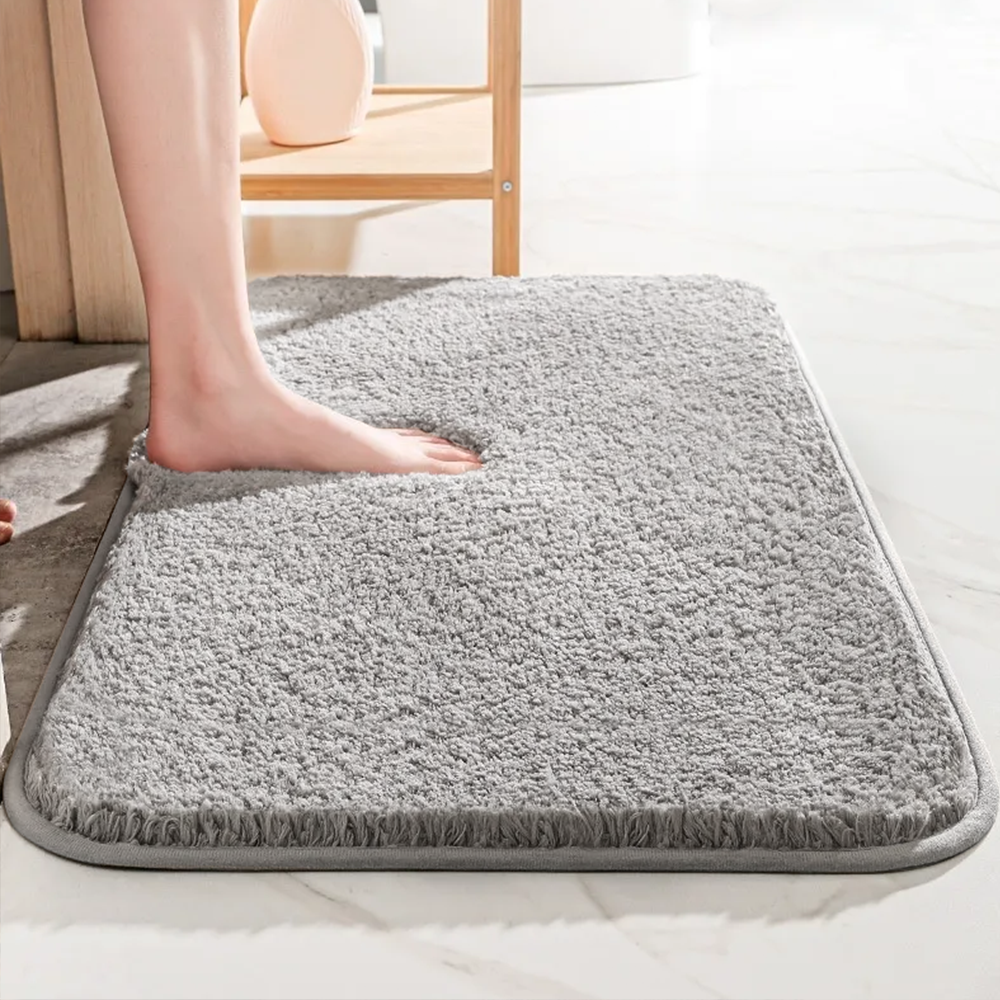 SOFTHAVEN – Plush Microfiber Bath Mat for Comfort & Safety